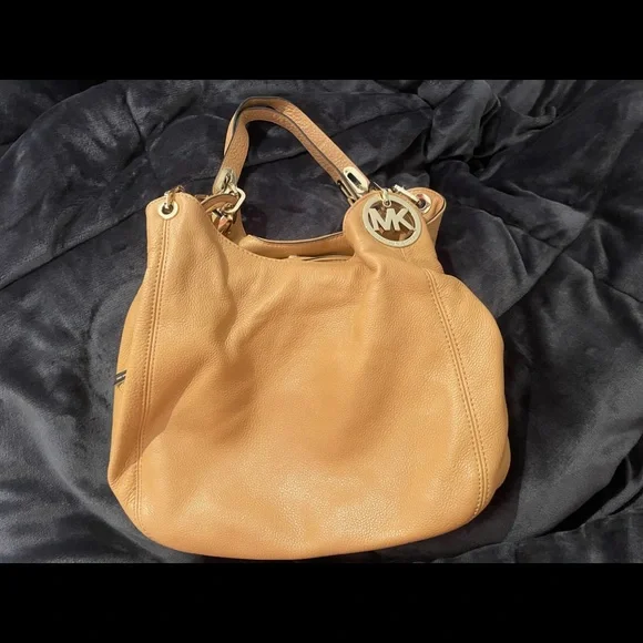 Brand new, never used authentic Michael Kors pocketbook. - Picture 2 of 5